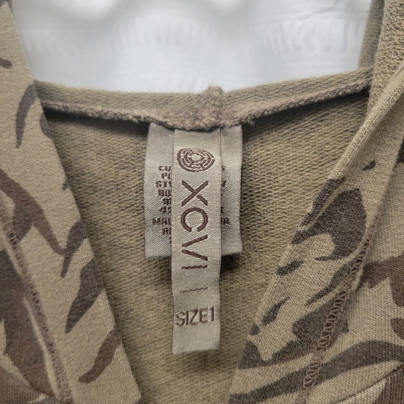 XCVI Camo Full Zip Pancho Cape With Pockets One - Picture 5 of 6